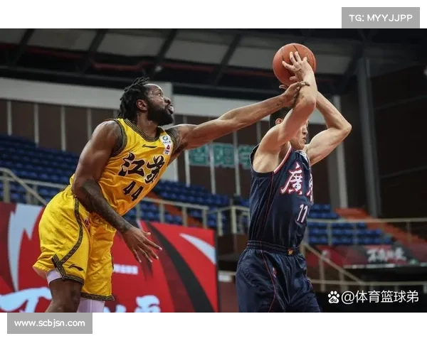 布朗大显身手:提升篮球比赛表现的关键策略与实用技巧 布朗大显身手:提升篮球比赛表现的关键策略与实用技巧